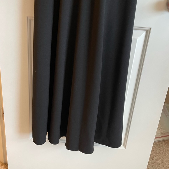 Black Gown - Picture 6 of 8